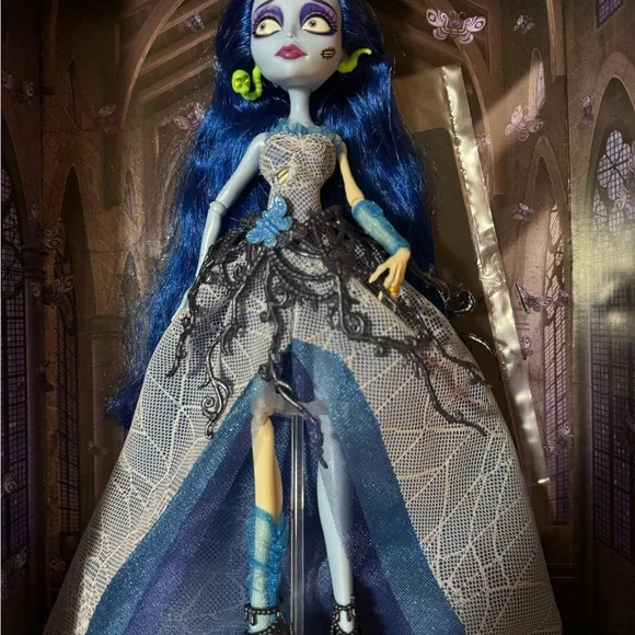 Monster High Skullector Doll -Emily - Picture 3 of 10